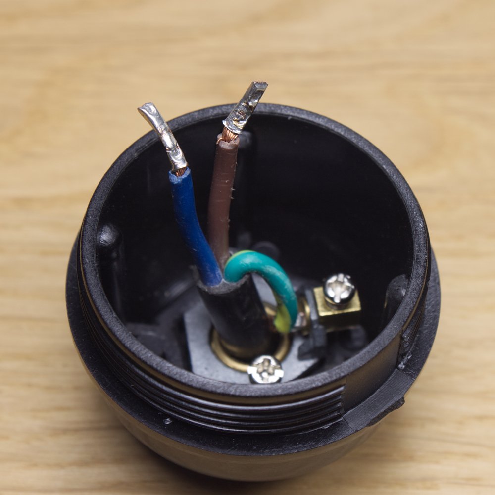 Installing the 40mm BC 4 Part Lampholder – picture 2
