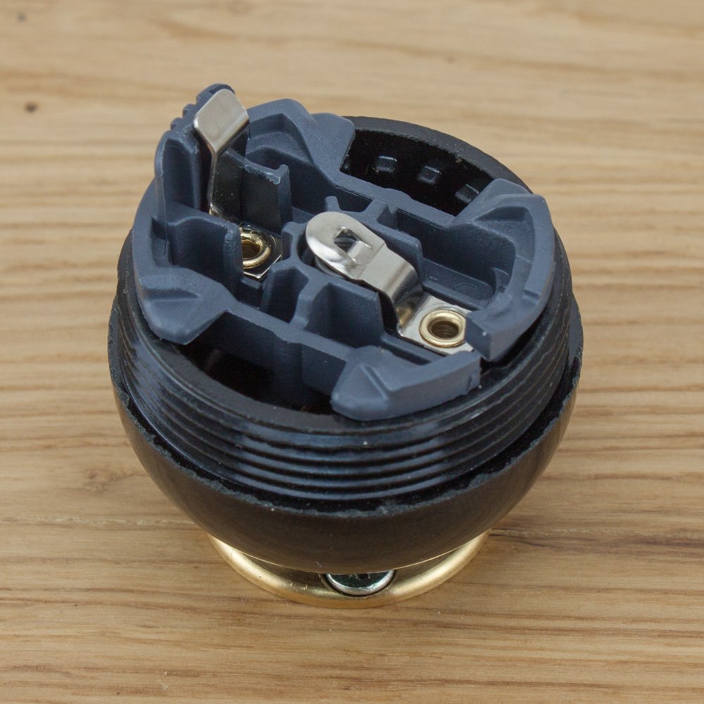 Installing Arditi Brand Plastic E27 lampholder’s – picture 4