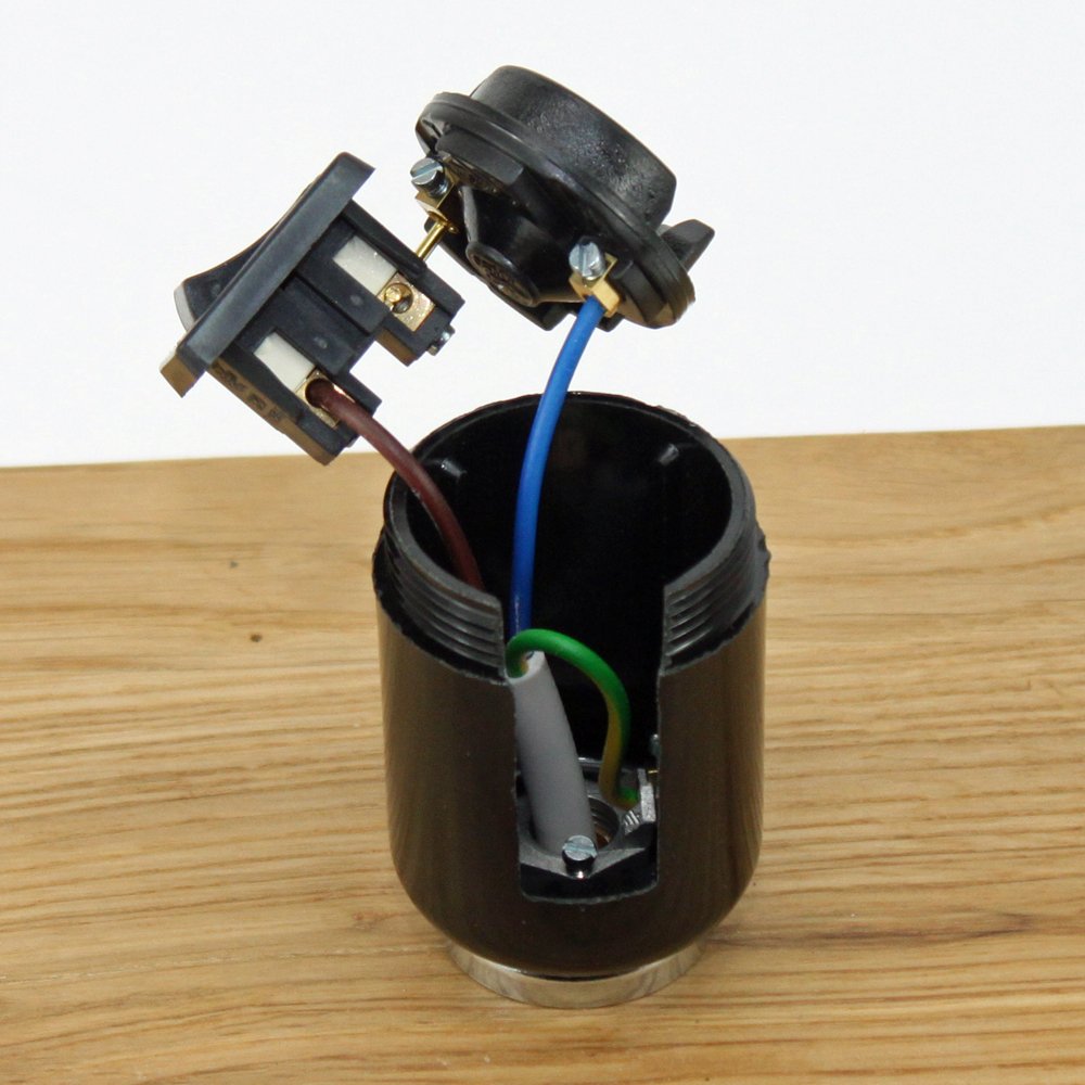 Wiring an E27 Switched Lampholder – picture 3